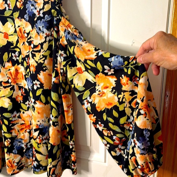 EUC Women Lauren Conrad Cold Shoulder Blouse - Picture 4 of 4